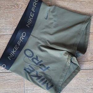 Nike Pro Mid Rise 3in Graphic Training Shorts Olive Green FB54483 Sz Small NWOT